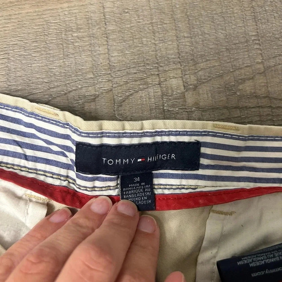 Tommy hilfiger tan shorts​ - Picture 2 of 8